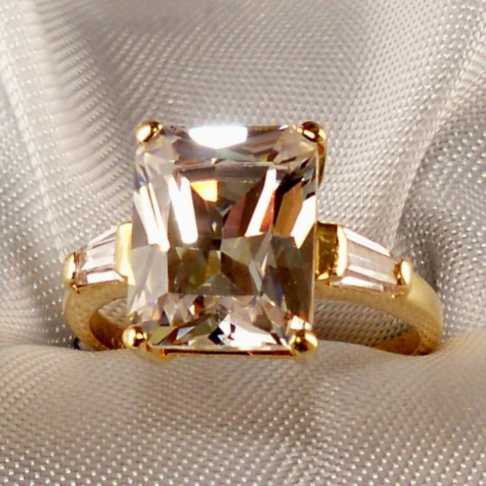 New Radiant Cut Crystle Gold Ring